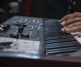 Keyboard lesson in Abu Dhabi