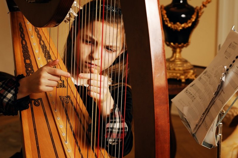 A girl playing the harp