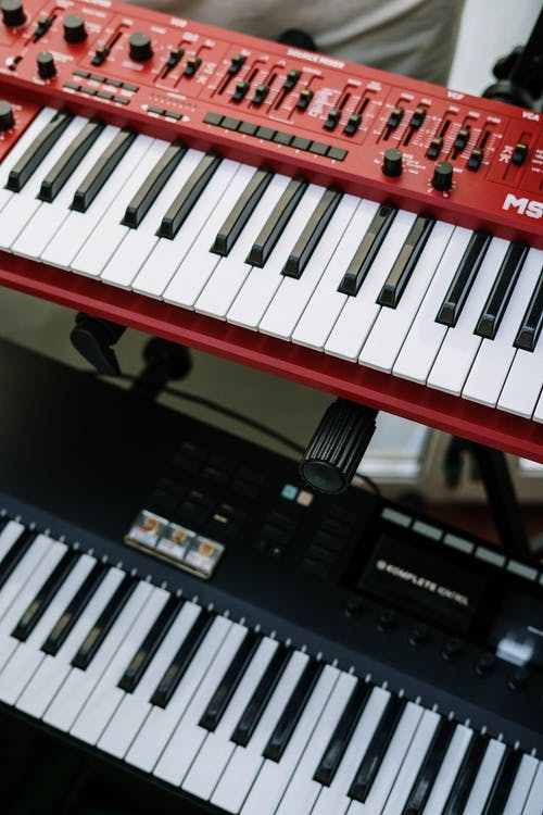 an electric piano